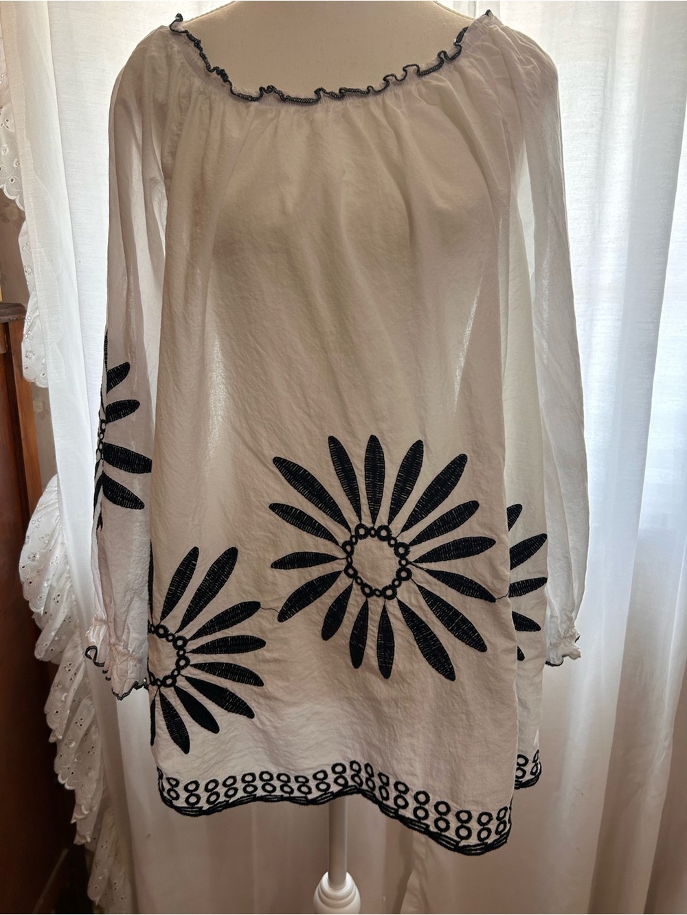 Cato White Black Embroidered Cotton Tunic Top 1X Ruffle Sleeve Boho Sunburst